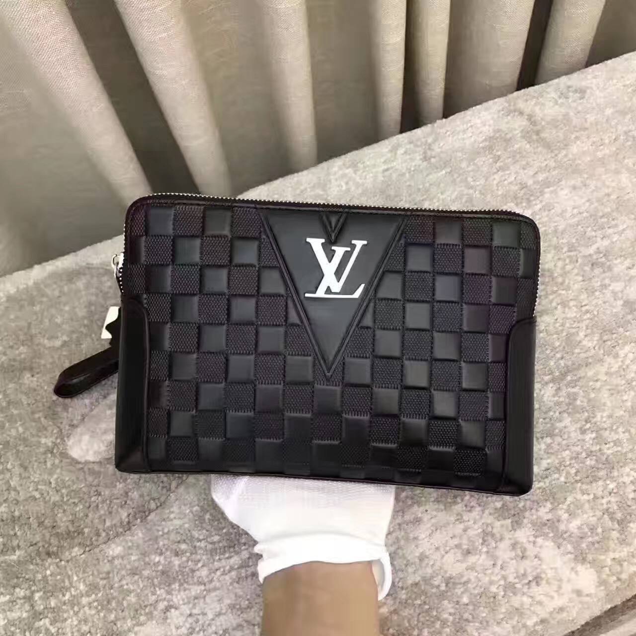 Cach Chọn Vi Cầm Tay Louis Vuitton Da Xịn